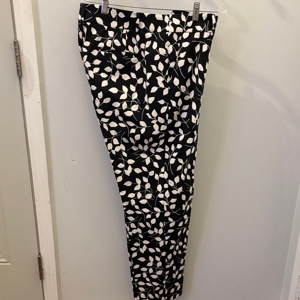 Talbots Black And White Leaf Pattern Cropped Pants - image 1